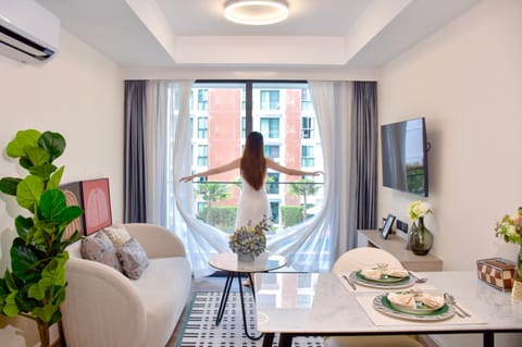 Patio, Patio, TV and multimedia, Living room, Seating area, Dining area, Evening entertainment, Garden view, Pool view, Swimming pool, air conditioner