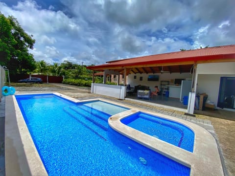 Property building, Day, Pool view, Swimming pool, sunbed