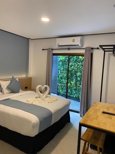 Bed, Photo of the whole room, Bedroom, towels, air conditioner