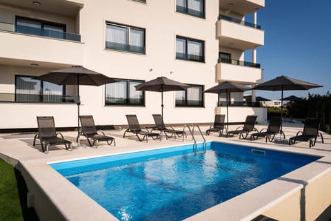 Pool view, Swimming pool, sunbed