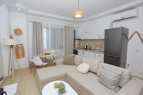 Kitchen or kitchenette, Seating area