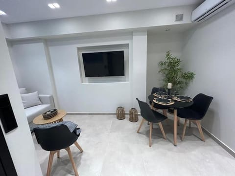 BlueMotion - Ferry 65 Apartment in Pireas