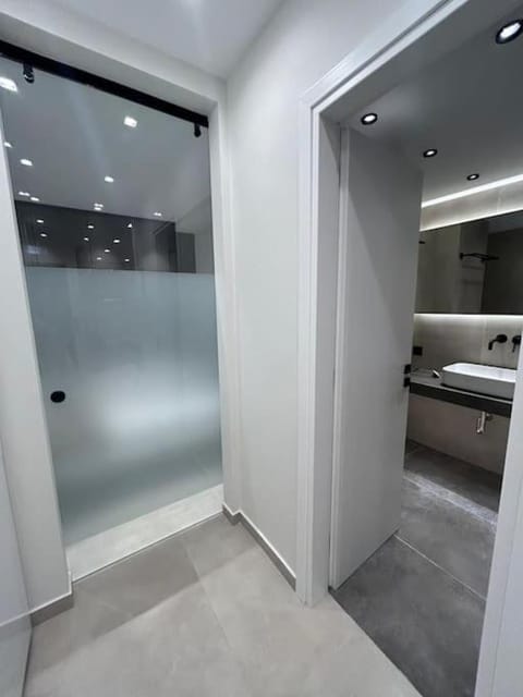 BlueMotion - Ferry 65 Apartment in Pireas