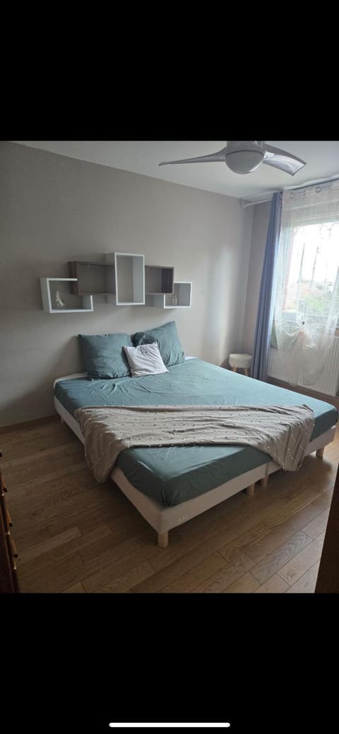 Bedroom, air conditioner