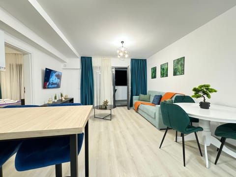 Communal lounge/ TV room, TV and multimedia, Living room, Seating area, Dining area, Evening entertainment