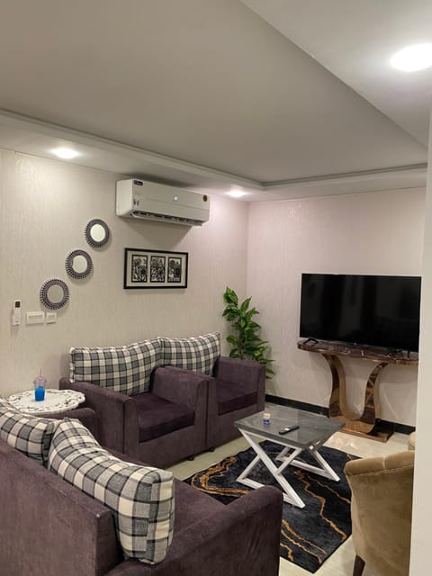 Communal lounge/ TV room, TV and multimedia, Living room, Seating area, Evening entertainment, air conditioner