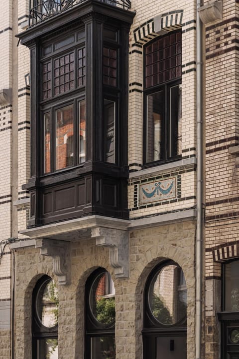 Property building, Day