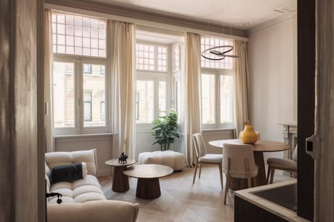 Living room, Seating area