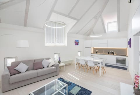 Kitchen or kitchenette, Seating area, Dining area, pet friendly