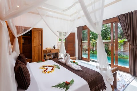 Bedroom, Pool view, Swimming pool