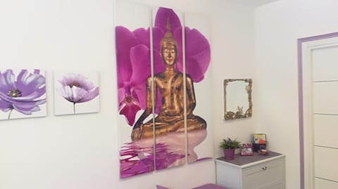 Photo of the whole room, Decorative detail