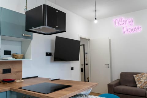 TV and multimedia, Kitchen or kitchenette, Living room, Seating area, oven, stove