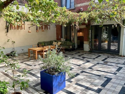 Patio, Facade/entrance