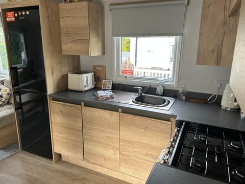 HoneyBees At Glade 17 Campground/ 
RV Resort in Bideford Bay Holiday Park