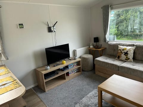 HoneyBees At Glade 17 Campground/ 
RV Resort in Bideford Bay Holiday Park