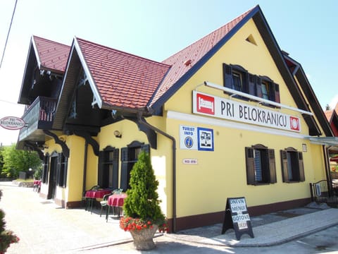 Facade/entrance