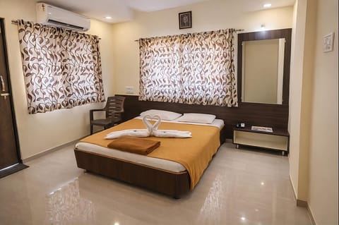 Bed, Photo of the whole room, air conditioner