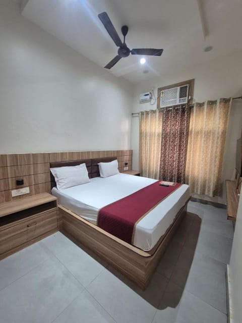 Property building, Bed, Photo of the whole room, Bedroom