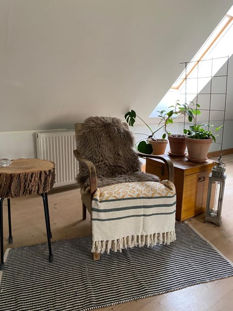 Seating area, internet, Internal: Not applicable to any particular room