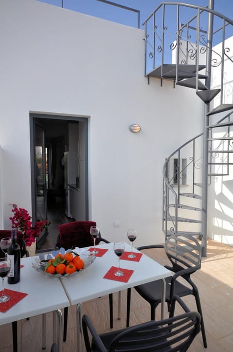 Balcony/Terrace, Dining area