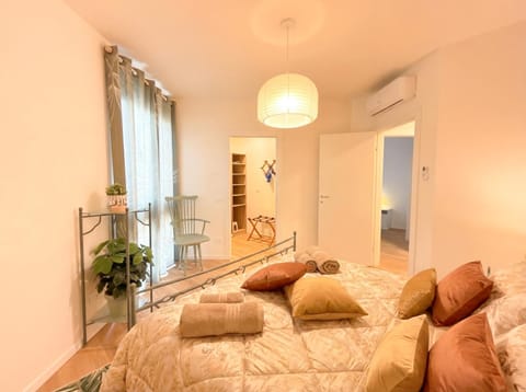 Living room, Photo of the whole room, Seating area, Bedroom