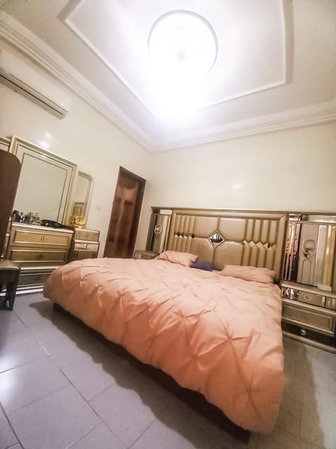 Toilet, Bed, Photo of the whole room, Decorative detail, Bedroom, furniture