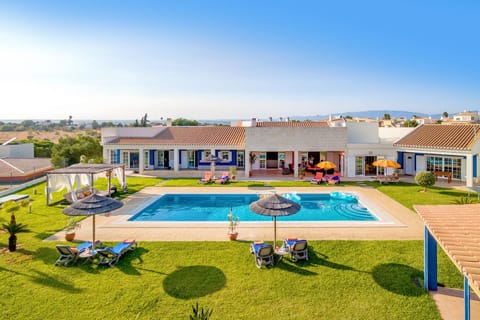 Property building, Day, Garden view, Swimming pool