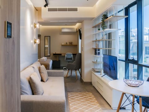 TV and multimedia, Living room, Seating area, air conditioner