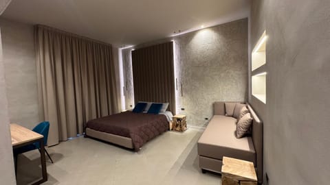 Bed, Photo of the whole room, Seating area, Bedroom