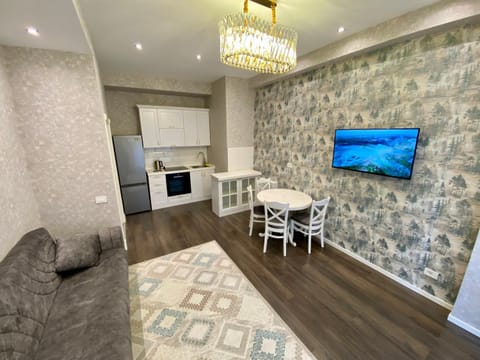 Kitchen or kitchenette, Living room, Seating area, Dining area, minibar, oven, pet friendly, stove