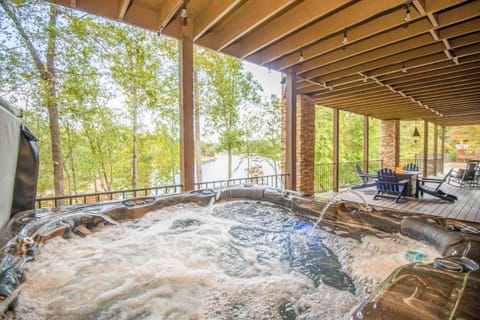 Patio, Natural landscape, Hot Tub, Evening entertainment