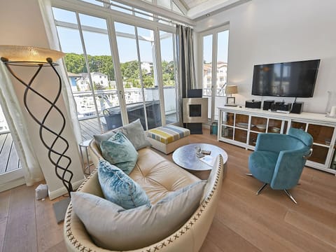 TV and multimedia, Living room, Seating area