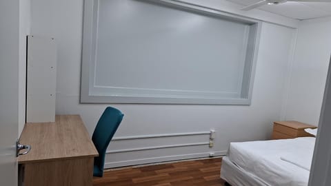 5 Beds including 1 Double Bed, 2 single Beds, 2 Double Sofa Beds, Suite 4, 37 Totara Avenue, New Lynn Apartment in Auckland