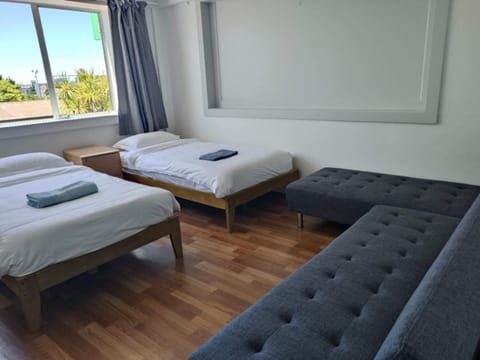 5 Beds including 1 Double Bed, 2 single Beds, 2 Double Sofa Beds, Suite 4, 37 Totara Avenue, New Lynn Apartment in Auckland