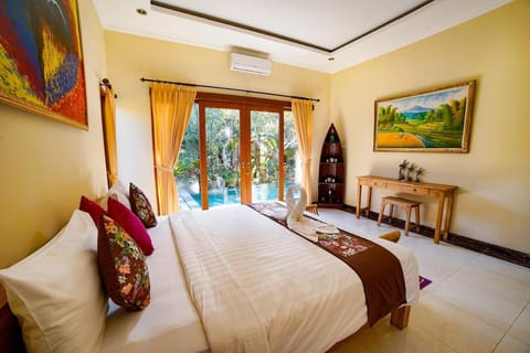 Photo of the whole room, Bedroom, air conditioner