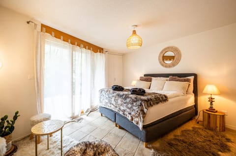 Bed, Living room, Photo of the whole room, Bedroom