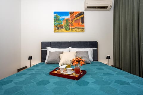 Bed, Photo of the whole room, Bedroom, air conditioner