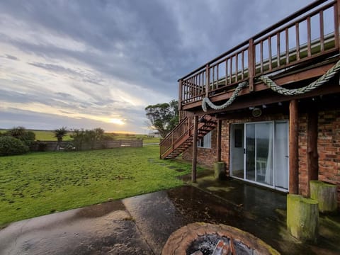 Property building, Natural landscape, Garden view, Entertainment, Sunset