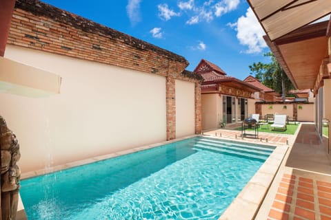 Property building, Patio, Day, Swimming pool, Swimming pool, sunbed