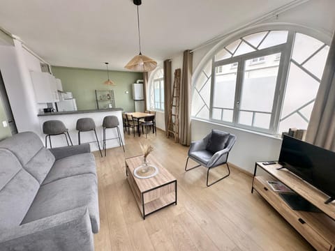 TV and multimedia, Living room, Dining area