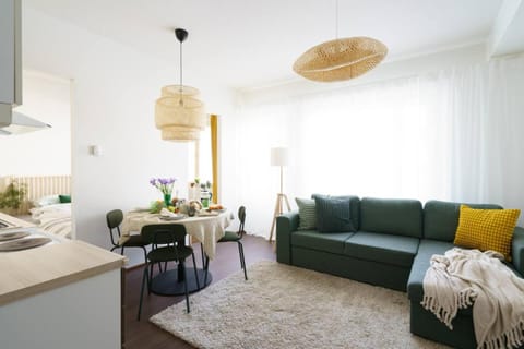 TV and multimedia, Living room, Seating area, internet, kitchen