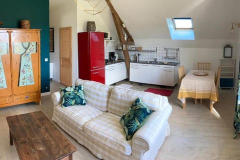 Kitchen or kitchenette, Seating area, Dining area