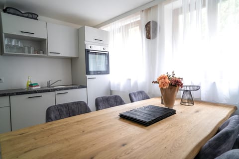 Photo of the whole room, Dining area, kitchen