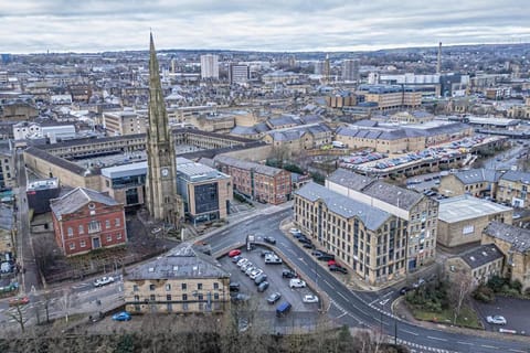 Property building, Bird's eye view, City view, Location, Parking