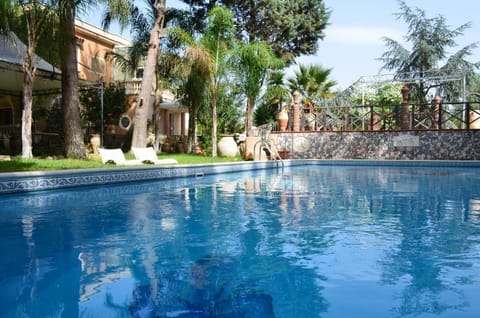 Swimming pool, Swimming pool