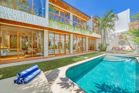 Villa Aztec - 6BDR private pool and garden Villa in Kuta