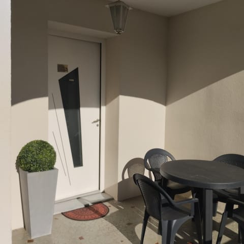 Appartement verdoyant au bord du lac Leman entre Evian et Thonon dans une Villa Apartment in Haute-Savoie