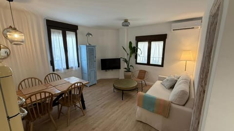 Communal lounge/ TV room, Dining area