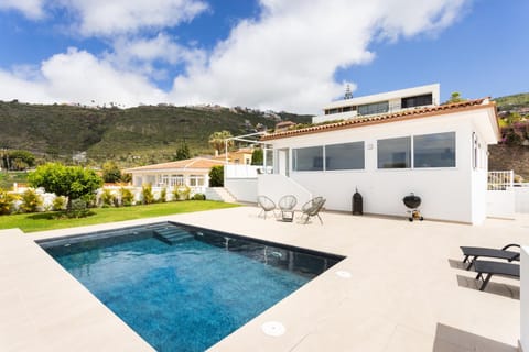 Natural landscape, Mountain view, Pool view, Swimming pool