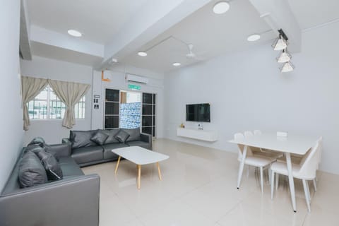 TV and multimedia, Living room, Seating area, Dining area